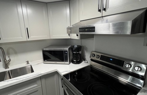 Brampton House | BASEMENT APARTMENT