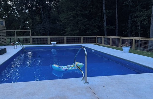 Dewy Rose Apartment | Basement Apt near Athens, Clemson, Lake Hartwell & Commerce-Shared Pool&Hot Tub