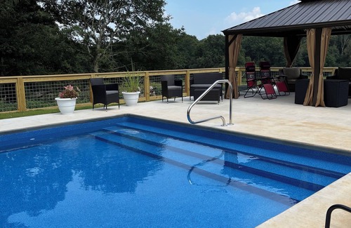 Dewy Rose Apartment | Basement Apt near Athens, Clemson, Lake Hartwell & Commerce-Shared Pool&Hot Tub