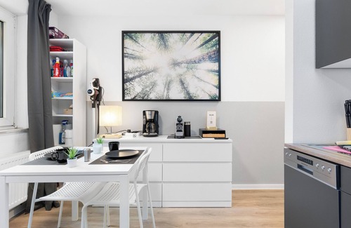 Ruhrort Apartment | Basic but comfortable, cosi - 30 min to DUsseldorf exhibition/fair, great value