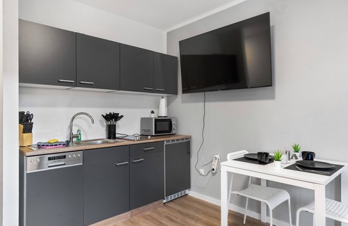 Ruhrort Apartment | Basic but comfortable, cosi - 30 min to DUsseldorf exhibition/fair, great value