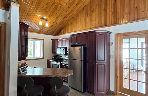 Grand-Remous Ski Chalet | Baskatong Pointe Cottage facing Baskatong Lake