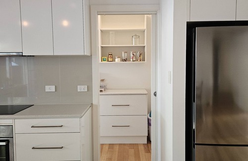 Willunga House | Bassett House Willunga - An entire spacious home on a tree lined street.