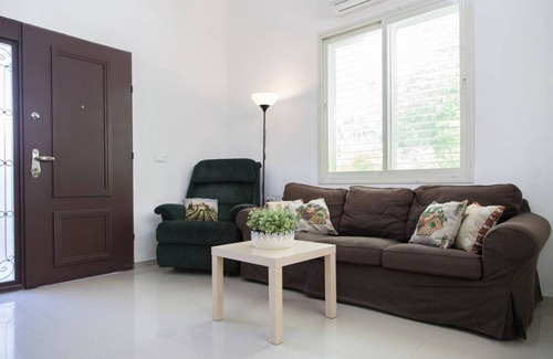 Haifa Apartment | Bat Galim Simple Living 1BR Apartment