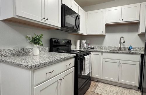 Inniswold Apartment | Baton Rouge Bliss! Trendy 2BR Apartment Near Everything