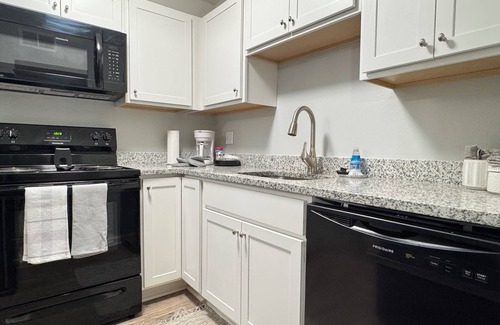 Inniswold Apartment | Baton Rouge Bliss! Trendy 2BR Apartment Near Everything