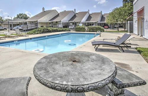 Westminster House | Baton Rouge Townhome with Pool Access - 7 Mi to LSU!