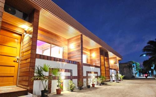 Thulusdhoo Island House | Batuta Maldives Inn