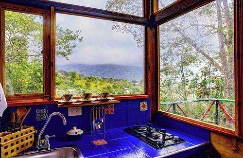 San Francisco Cabin | Baumhaus Bamboo/Cabaña rústica con jacuzzi privado