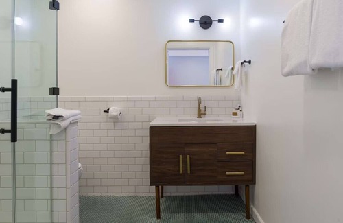 Piedmont Avenue Resort | Bay Area Charm: Comfortable Accommodation within 6 miles of Berkeley Marina!