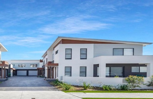 Booker Bay House | Bay Bliss U1 - Booker Bay, walk to Ettalong beach, shops, cafes