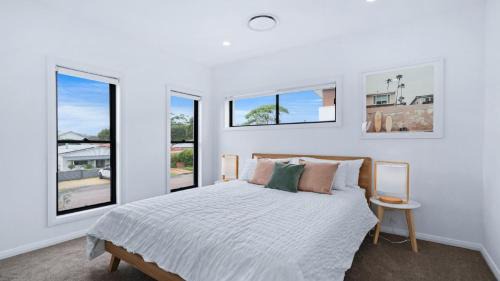 Booker Bay House | Bay Bliss U1 - Booker Bay, walk to Ettalong beach, shops, cafes