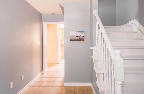 Sarnia House | Bay Breeze Cottage - Steps from Lake Huron