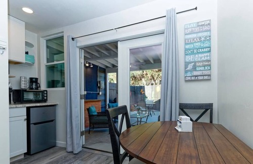 Bay Park Apartment | Bay Breeze Studio Cozy Retreat