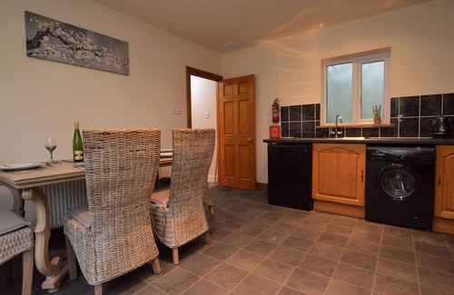 Innellan Cottage | Bay Cottage, quiet location, pet friendly, spa bath, great value for money.