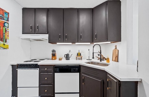 Daphne Condo | Bay Getaway, Cozy Studio Condominium in Daphne, AL - Sleeps 2 - Near Interstate
