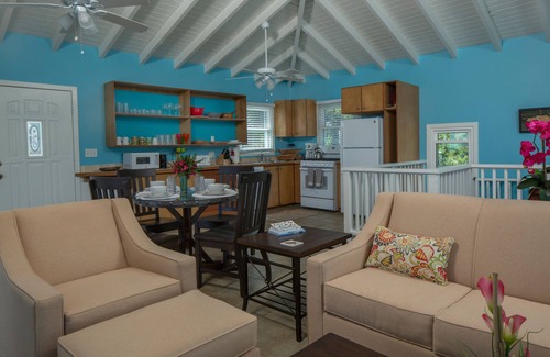 Estate Carolina Villa | Bay House- Great Views, Pool, Walk to Shops and Restaurants