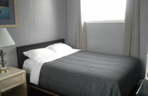 Timiskaming District Hotel | Bay Lake Inn - Frontiersman Motel
