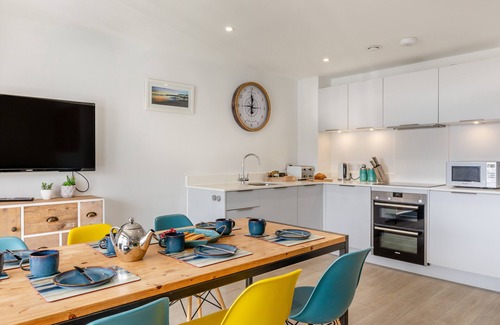 Mortehoe Apartment | Bay Retreat - W11 - Three Bedroom Apartment, Sleeps 6