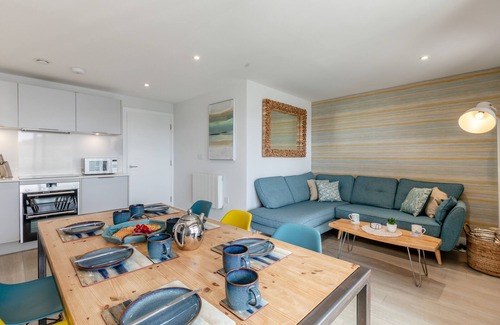 Mortehoe Apartment | Bay Retreat - W11 - Three Bedroom Apartment, Sleeps 6