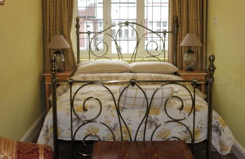 Arnos Grove Bed & Breakfast | Bay Tree House Bed & Breakfast