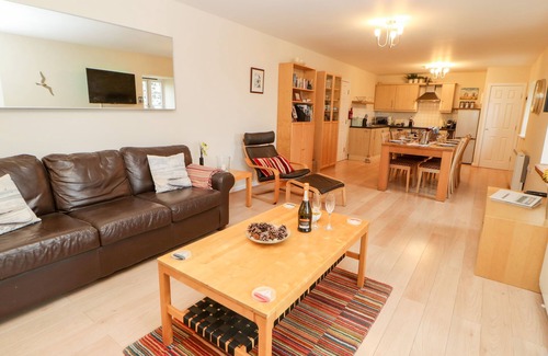 Waren Mill Apartment | BAY VIEW, luxury holiday cottage, with a garden in Bamburgh