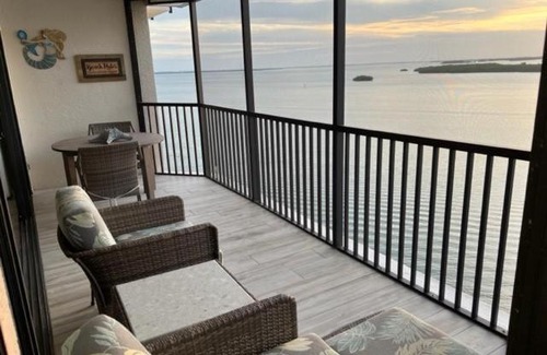 Punta Rassa House | Bay View Tower 1134 Sanibel Harbour Resort
