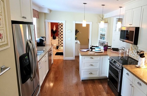 Bayfield House | BAYFIELD LUXURY VACATION/CORPORATE RETREAT STEPS AWAY FROM HISTORIC MAIN STREET