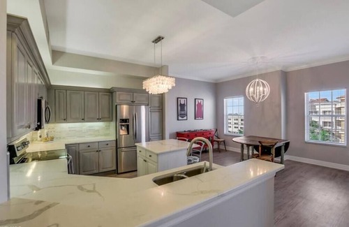Redevelopment Area Apartment | Bayfront - Fifth Av., in the heart of Naples