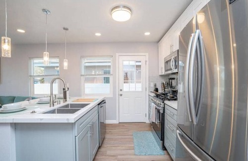 Lincoln Acres House | Bayfront Newly Remodeled Home #B