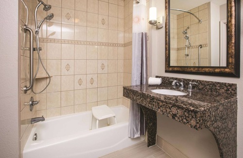 DeSoto Hotel | Baymont by Wyndham Dallas South-DeSoto