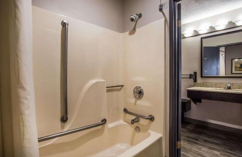 Madison Hotel | Baymont by Wyndham Madison West/Middleton WI West