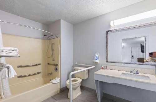 Selma Hotel | Baymont by Wyndham Selma
