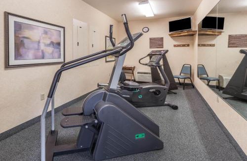 Waterford Hotel | Baymont by Wyndham Waterford/Burlington WI