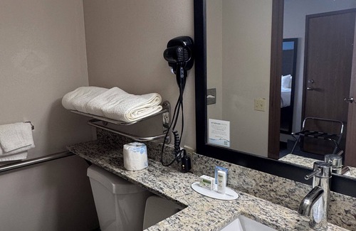Richmond Hotel | Baymont Inn & Suites by Wyndham Richmond