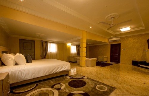 Teshie Hotel | Bays Luxury Lodge