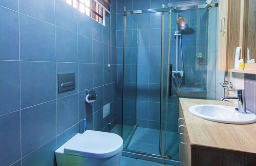 Teshie Hotel | Bays Luxury Lodge