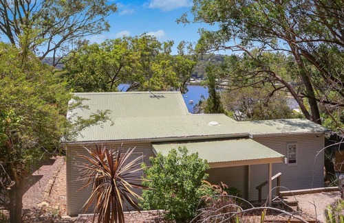 Hardys Bay House | Bayside Bliss | Water Views & WIFI