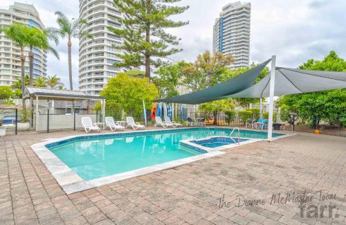 Runaway Bay Apartment | Bayview Bay Apartment and Marina