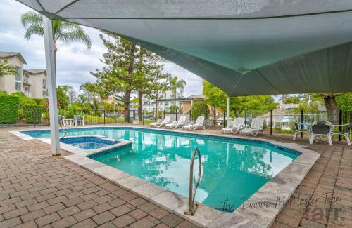 Runaway Bay Apartment | Bayview Bay Apartment and Marina