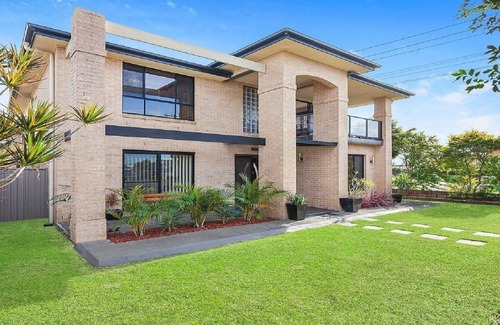Blue Bay House | BAYVIEW HOUSE | Pet Friendly , Spacious Home | Accom Property