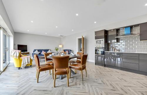Downings Apartment | BayView Luxury 3 Bedroom Apartment First Floor