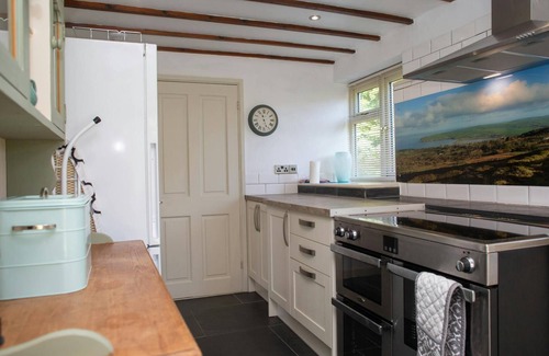 Crymych Cottage | Bayvil, Newport - Four Bedroom Cottage, Sleeps 8