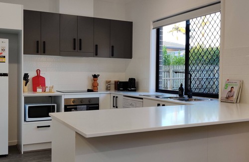 Cleveland House | BAYWATER RETREAT/WALK TO WATER/CENTRAL TO BRISBANE, GOLD COAST & SUNSHINE COAST!