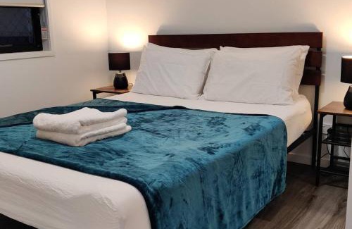 Cleveland House | BAYWATER RETREAT- WALK TO WATER - QUIET STREET - CENTRAL TO BRISBANE CITY GOLD COAST AND SUNSHINE COASt!