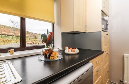 Sutton-in-Craven House | BAYWOOD COTTAGE, character holiday cottage in Cowling