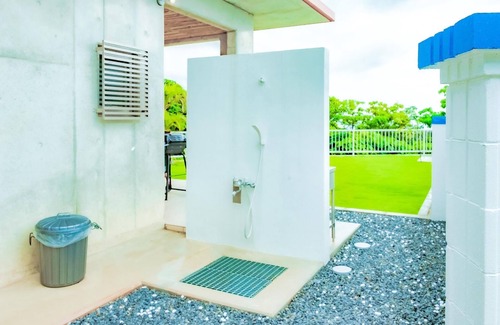 Sakimotobu House | BBQ on the balcony Cottage / Kunigami-gun Okinawa
