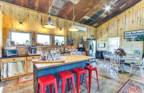 Enterprise Cabin | BBQ Ready: Farm-Style Kinston Hideaway w/Pool