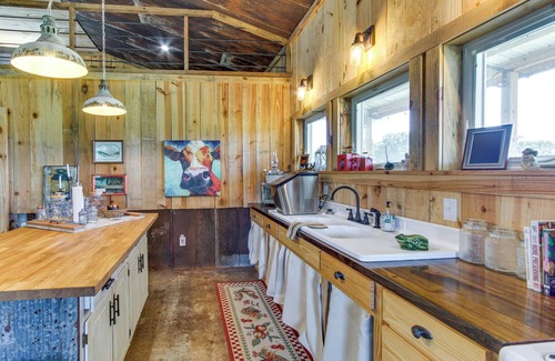 Enterprise Cabin | BBQ Ready: Farm-Style Kinston Hideaway w/Pool