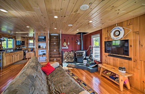 Milford Cottage | BBQ Ready: Lakeside Milford Home w/Paddleboat